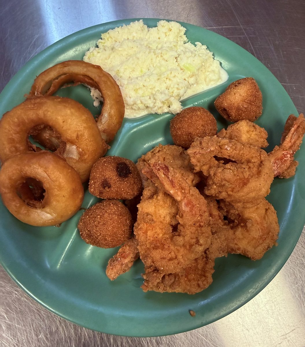 Fried shrimp plate with onion rings, cole slaw and hushpuppies